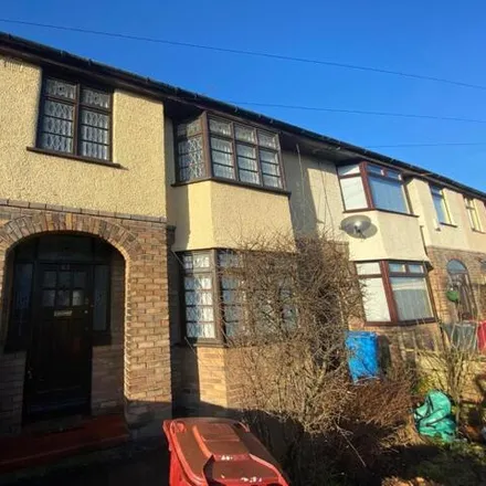 Rent this 3 bed townhouse on Edgemoor Drive in Knowsley, L10 1LP