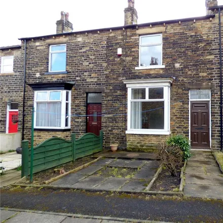 Rent this 2 bed townhouse on Howard Park in Cleckheaton, BD19 3SF