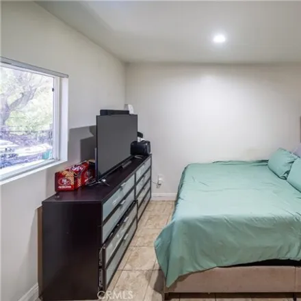 Image 3 - 4834 Bluebell Avenue, Los Angeles, CA 91607, USA - House for rent