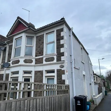 Rent this 5 bed townhouse on Straits Parade in Fishponds Road, Bristol