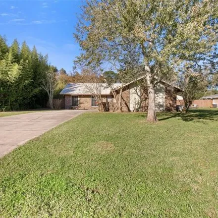 Buy this 3 bed house on 102 Carriage Pl in Palatka, Florida
