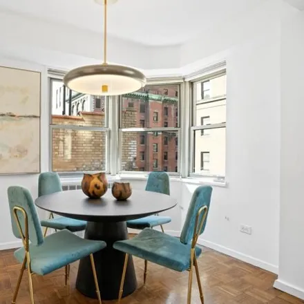 Image 2 - 136 East 76th Street, New York, NY 10021, USA - Apartment for sale