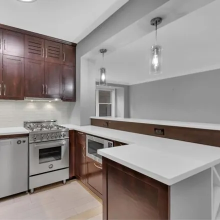 Image 3 - 1175 York Avenue, New York, NY 10065, USA - House for sale