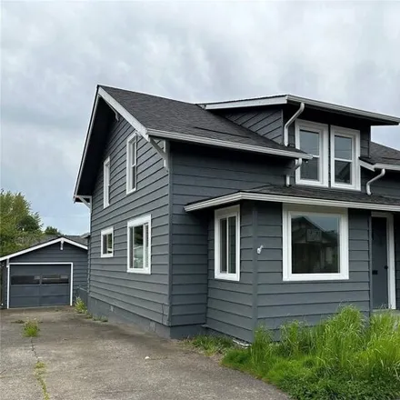 Buy this 5 bed house on 1040 Ayers Street in Kelso, WA 98626