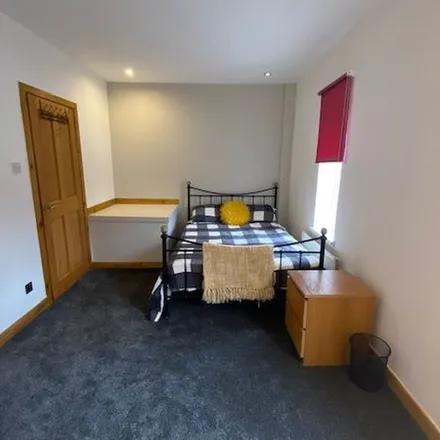 Rent this 2 bed townhouse on Abercromby Street in Glasgow, G40 2RZ