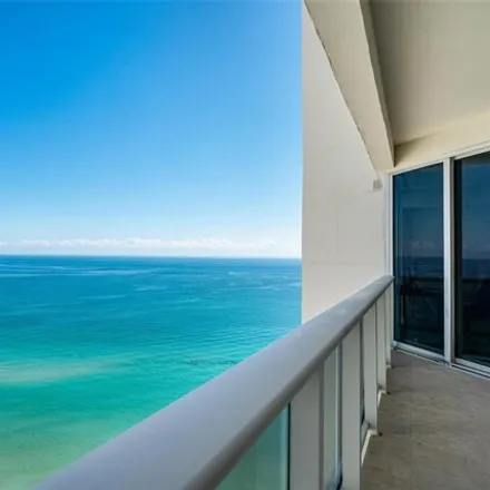 Buy this 3 bed condo on 19333 Collins Ave Ph 7 in Florida, 33160