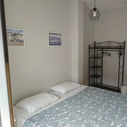 Rent this 4 bed room on Rua do Barão de Forrester 702 in 4050-272 Porto, Portugal