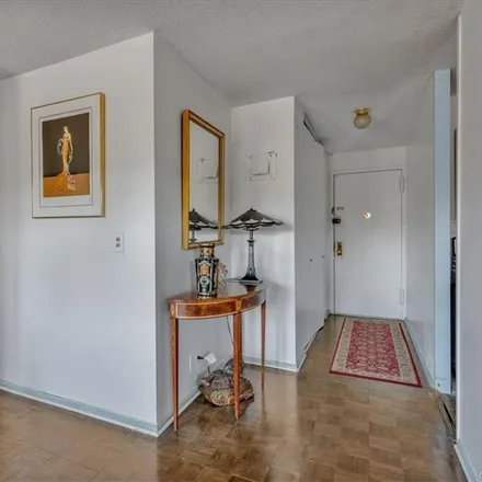 Image 7 - 290 West 232nd Street, New York, NY 10463, USA - Condo for sale