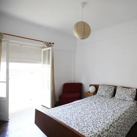 Rent this 3 bed apartment on LRS-00016 in Rua 1º de MaioRua 1º de Maio, 2695-611 Loures