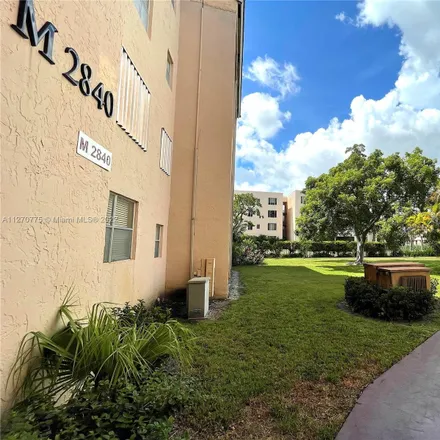 Image 2 - 2842 Somerset Drive, Lauderdale Lakes, FL 33311, USA - Condo for sale