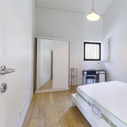 Rent this 4 bed room on Dionísio Santos Silva in Rua de Dionísio Santos Silva, 4200-330 Porto