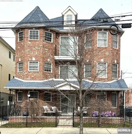 Image 1 - 104 Manchester Place, Newark, NJ 07104, USA - House for rent