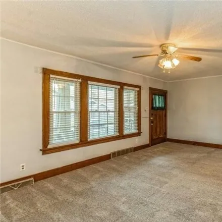 Image 6 - 3827 8th Place, Des Moines, IA 50313, USA - House for sale