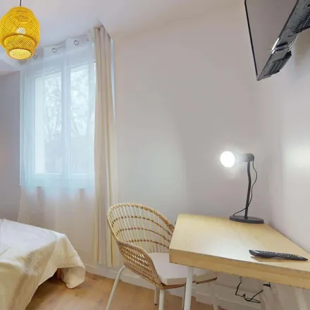 Rent this 2 bed room on 24 Petite Rue de la Viabert in 69100 Villeurbanne, France