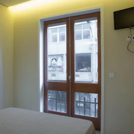 Rent this 3 bed room on Rua da Boavista 538 in 4050-049 Porto, Portugal