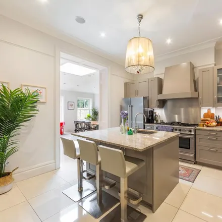 Image 2 - Lichfield Gardens, London, TW9 1AU, United Kingdom - House for rent