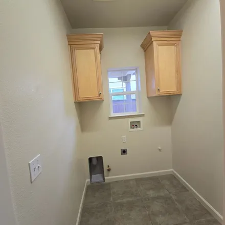 Image 3 - 351 Cabernet Drive, Oakdale, CA 95361, USA - Apartment for rent
