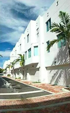 Rent this 3 bed townhouse on unnamed road in Hollywood, FL 33022