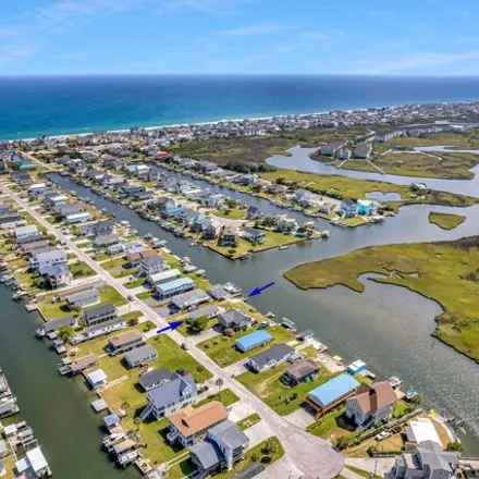 Buy this studio apartment on 3085 3rd Street in Surf City, NC 28445