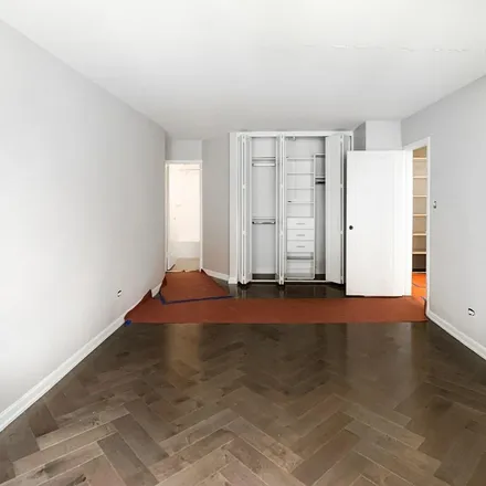 Rent this 3 bed apartment on 125 East 87th Street in New York, NY 10128