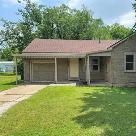 Buy this 2 bed house on 1178 B Street Southeast in Ardmore, OK 73401