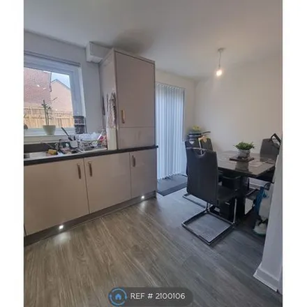 Rent this 3 bed townhouse on The Crescent in Argyle Street, Glasgow