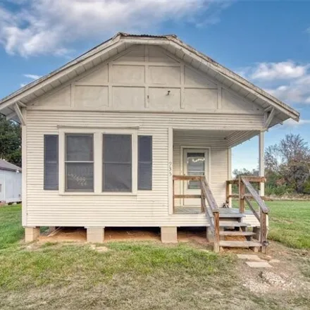 Buy this 2 bed house on 951 Main Street in Hempstead, TX 77445