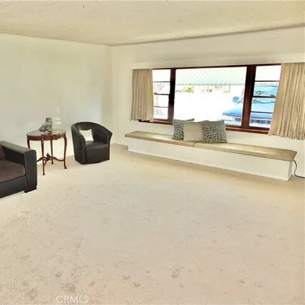 Image 3 - 197 East 60th Street, Long Beach, CA 90805, USA - House for sale