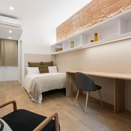Rent this 1studio apartment on La perla negra in Carrer de l'Espanya Industrial, 14
