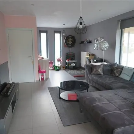 Rent this 3 bed apartment on Kerkstraat 92 in 9940 Evergem, Belgium
