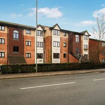 Buy this studio apartment on 144-146 Station Road in Redhill, RH1 1DW