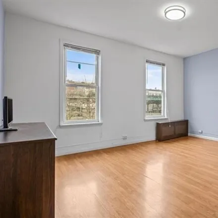 Image 5 - 1696 East 2nd Street, New York, NY 11223, USA - House for sale