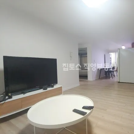 Rent this 2 bed apartment on 서울특별시 강남구 역삼동 661-6