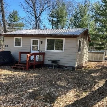 Image 1 - 1878 Maybelle Street, Elbow Lake, Mills Township, MI 48756, USA - House for sale