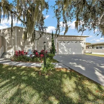 Buy this studio apartment on 1031 Aloha Way in The Villages, FL 32159