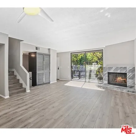 Image 2 - 21930 Marylee Street, Los Angeles, CA 91367, USA - Townhouse for rent
