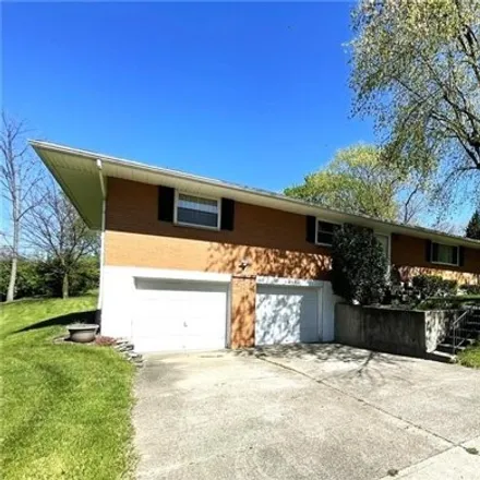 Image 2 - 2869 Loris Drive, Miami Township, OH 45449, USA - House for sale