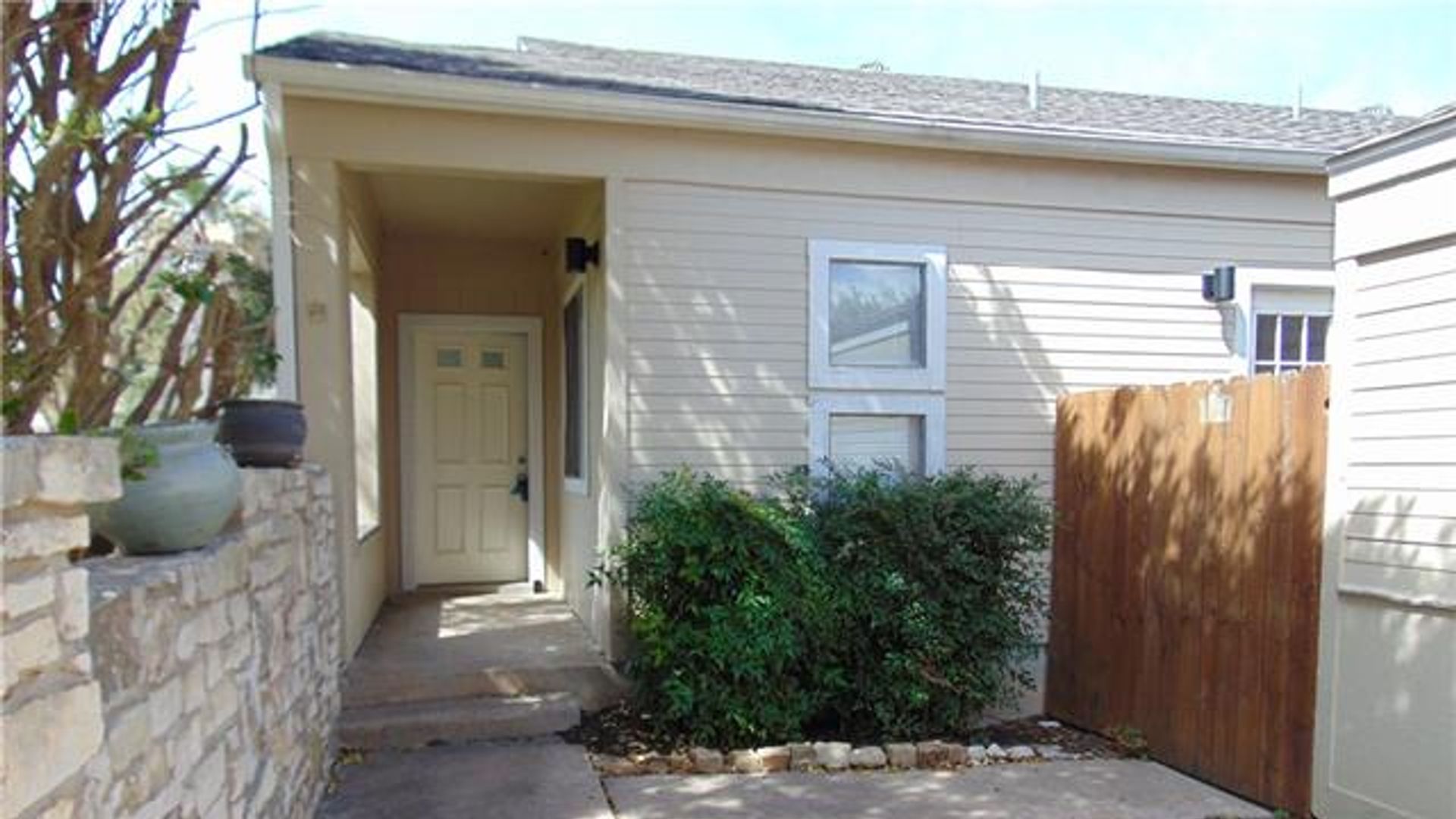3 bedroom duplex at 235 Mooring Circle, Lakeway, TX 78734