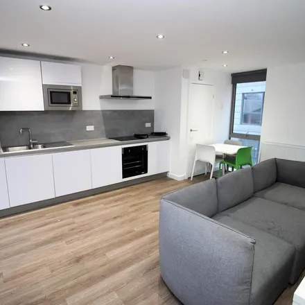 Rent this 5 bed townhouse on Henry Street in Saint Vincent's, Sheffield