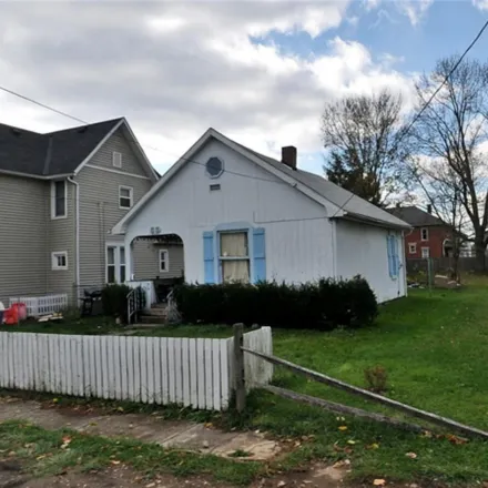 Buy this 1 bed house on 33 North 10th Street in Newark, OH 43055