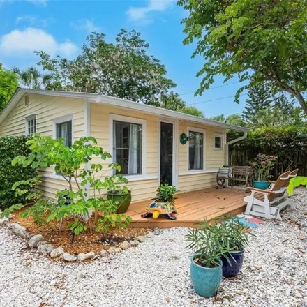 Rent this 1 bed house on 620 Broadway in Longboat Key, Manatee County