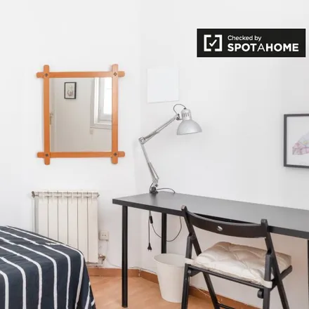 Rent this 1studio room on Madrid in Rock & Ribs;Pizza Emporio, Calle del Arenal