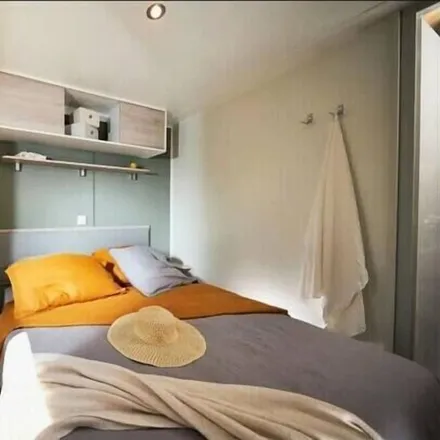 Rent this 2 bed house on Vic-la-Gardiole in Boulevard des Aresquiers, 34110 Vic-la-Gardiole