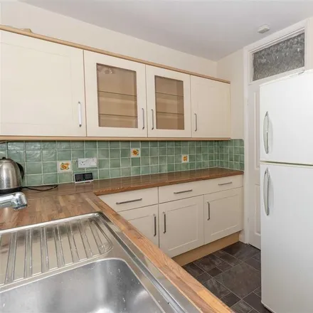 Image 3 - Rugby Court, Little Pembrokes, Worthing, BN11 4NL, United Kingdom - Apartment for rent