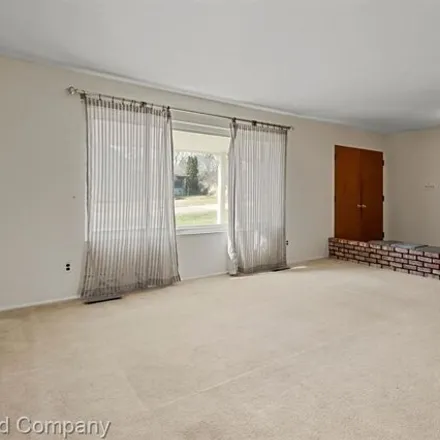 Image 8 - 6961 Sandalwood Drive, Bloomfield Township, MI 48301, USA - House for sale