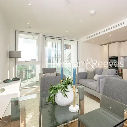 Image 3 - Wandsworth Road, London, SW8 2FW, United Kingdom - Apartment for rent
