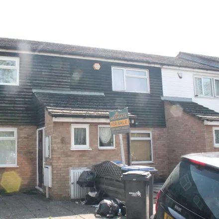 Rent this 2 bed townhouse on Wellington Avenue in Lower Edmonton, London
