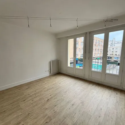 Rent this 3 bed apartment on 55 Rue aux Juifs in 76000 Rouen, France