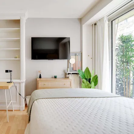 Rent this 3 bed room on 2 Square Alboni in 75016 Paris, France