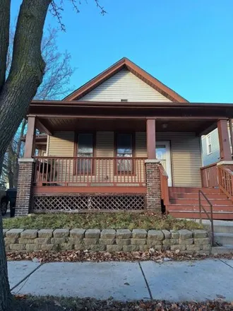 Buy this 2 bed house on Grand Avenue And Tenth Street in Grand Avenue, Racine